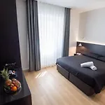 Contemporaneamente 147 - Modern&comfort Pensión Bari