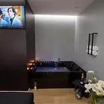 Contemporaneamente 147 - Modern&comfort Pensión Bari