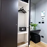 Contemporaneamente 147 - Modern&comfort Pensión 4*