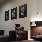 Pensión Contemporaneamente 147 - Modern&comfort Bari