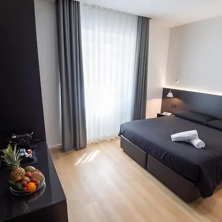 Contemporaneamente 147 - Modern & Comfort בית הארחה בארי