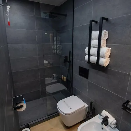 Contemporaneamente 147 - Modern & Comfort בית הארחה בארי