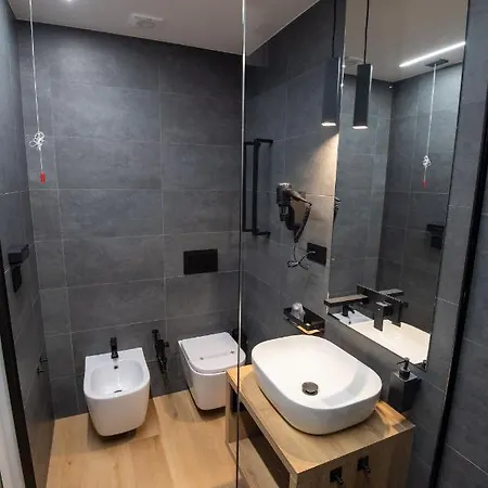 Contemporaneamente 147 - Modern & Comfort בית הארחה בארי