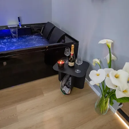 Contemporaneamente 147 - Modern & Comfort 4*